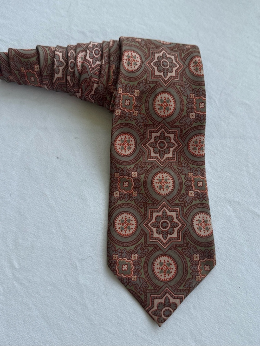 Vintage Christian Dior Unlined Silk Tie No Interlining Medallion Taupe Slim 2.75 - Picture 3 of 6